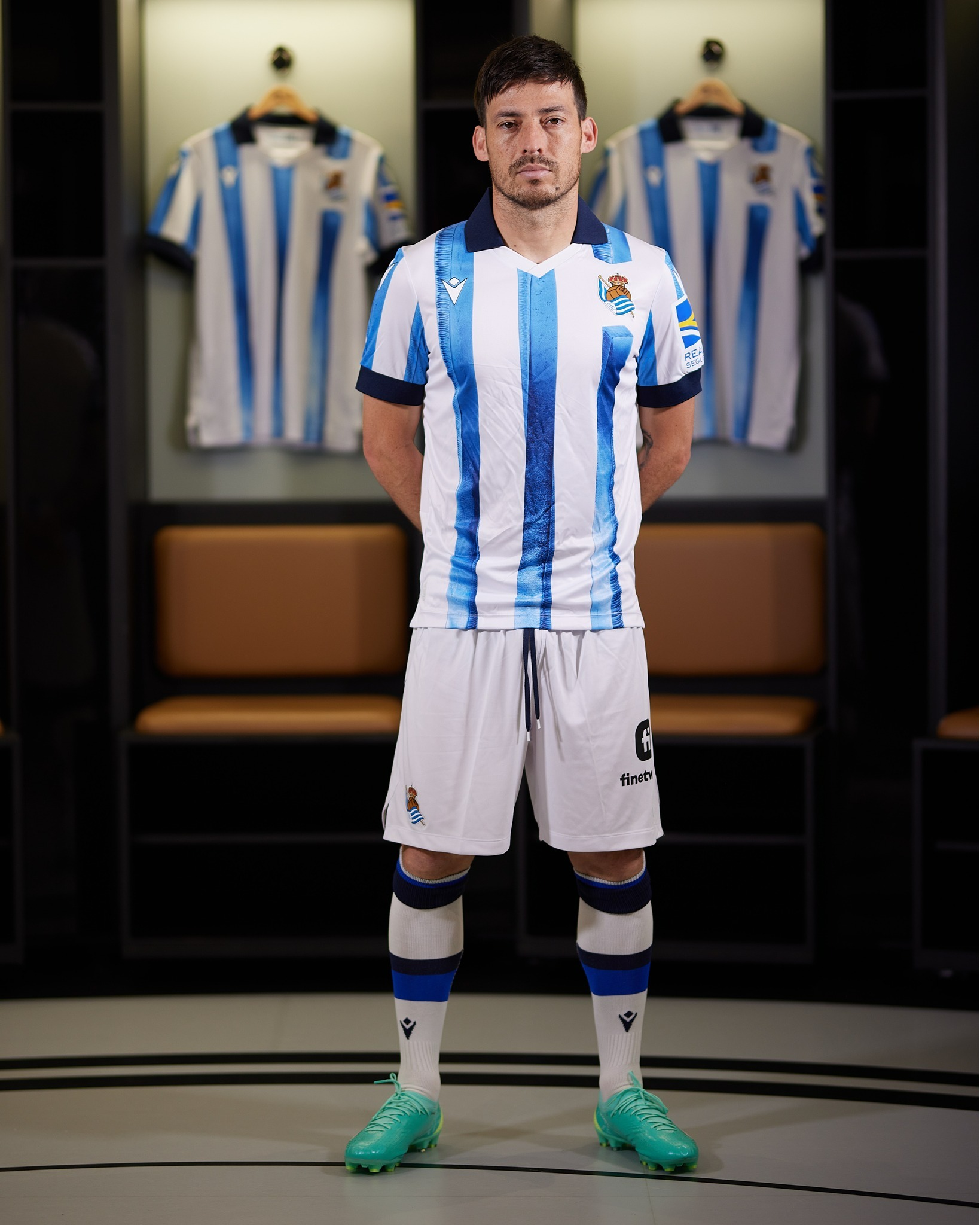 Camisa-titular-do-Real-Sociedad-2023-2024-Macron-3-1.jpg